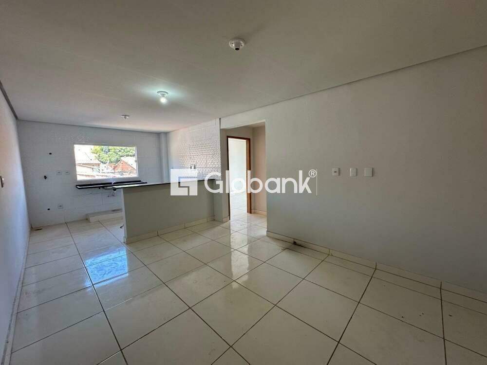 Apartamento 2 quartos à venda Vila Mauricéia 60m² Montes Claros MG: Sala