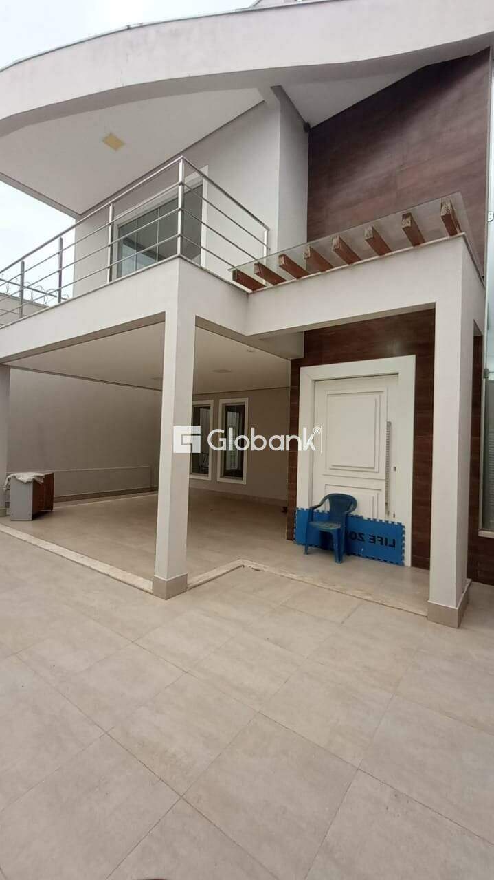 Casa 5 quartos à venda Sapucaia 350m² Montes Claros MG: Fachada