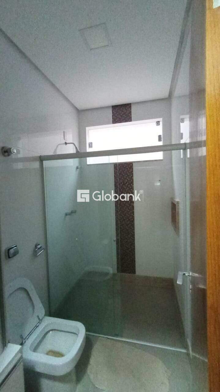 Casa 5 quartos à venda Sapucaia 350m² Montes Claros MG: Banheiro social