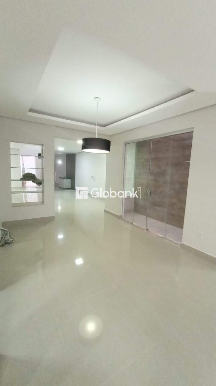 Casa 5 quartos à venda Sapucaia 350m² Montes Claros MG: Sala