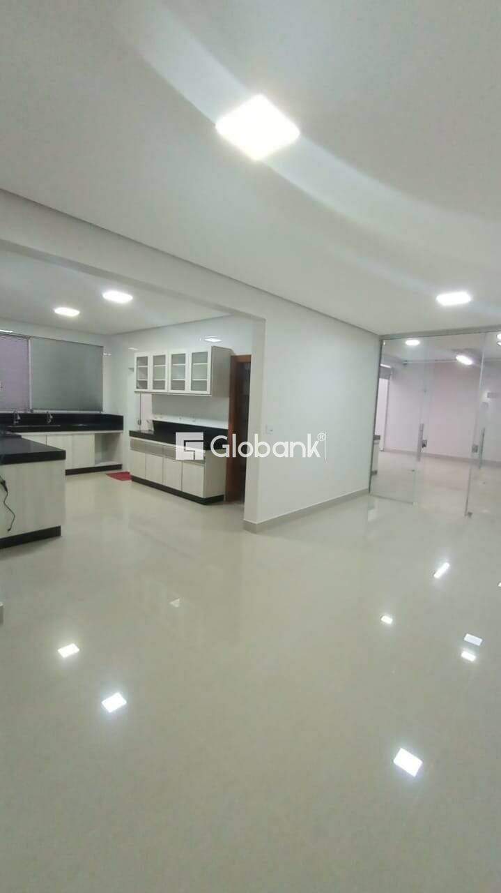 Casa 5 quartos à venda Sapucaia 350m² Montes Claros MG: Sala e cozinha