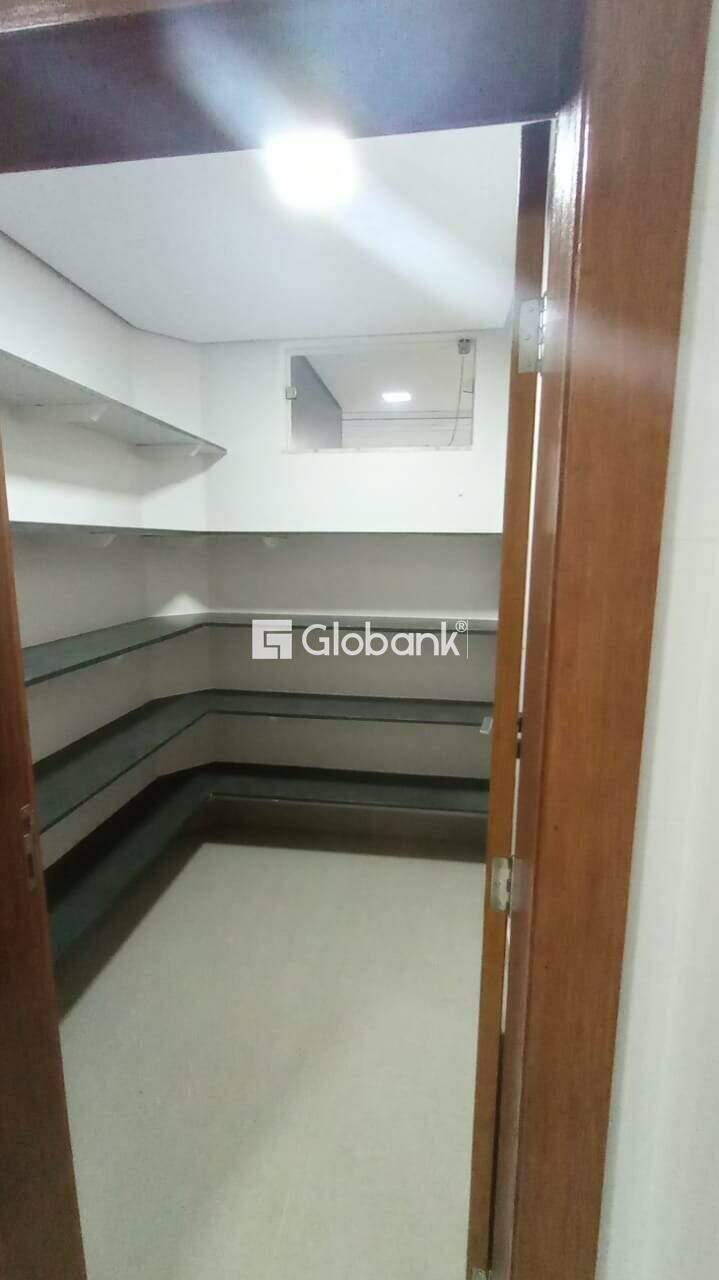 Casa 5 quartos à venda Sapucaia 350m² Montes Claros MG: Despensa