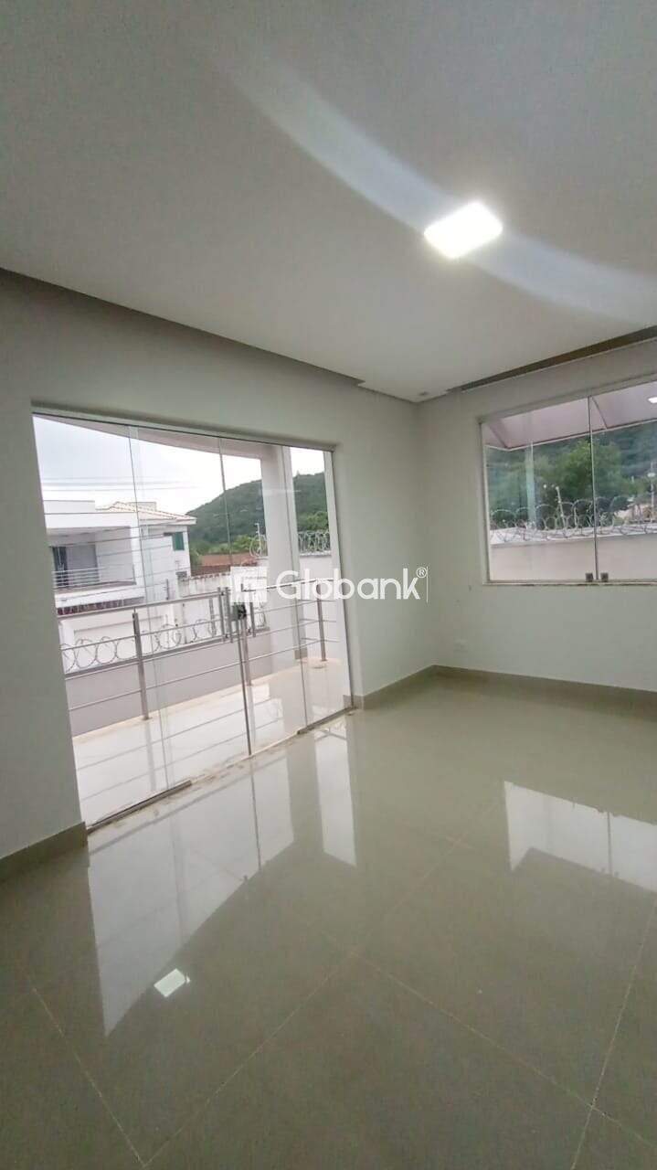 Casa 5 quartos à venda Sapucaia 350m² Montes Claros MG: Quarto