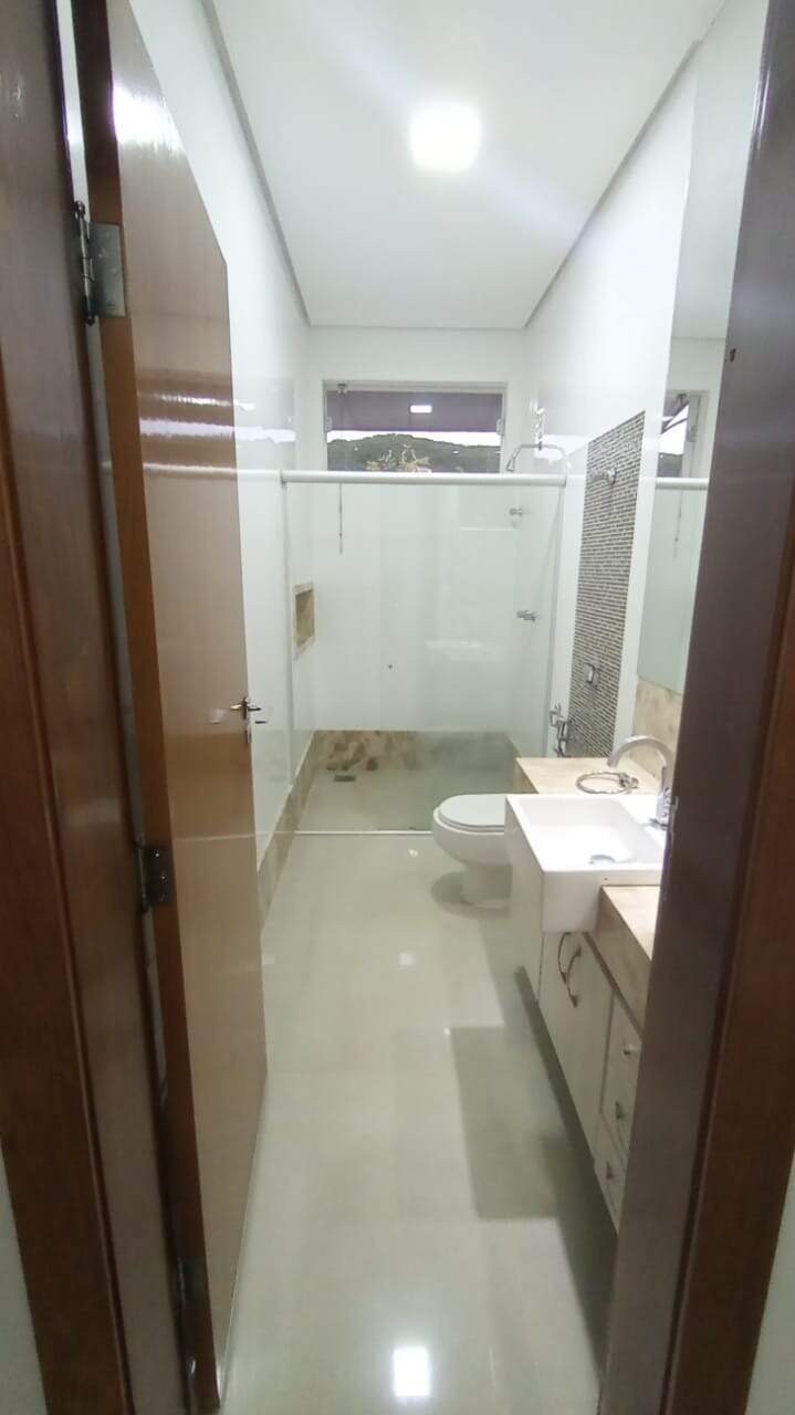 Casa 5 quartos à venda Sapucaia 350m² Montes Claros MG: Banheiro