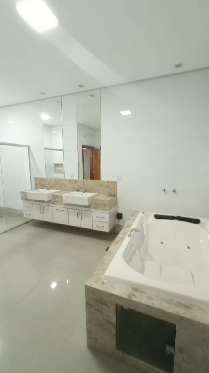 Casa 5 quartos à venda Sapucaia 350m² Montes Claros MG: Banheiro