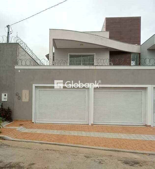 Casa 5 quartos à venda Sapucaia 350m² Montes Claros MG: Fachada