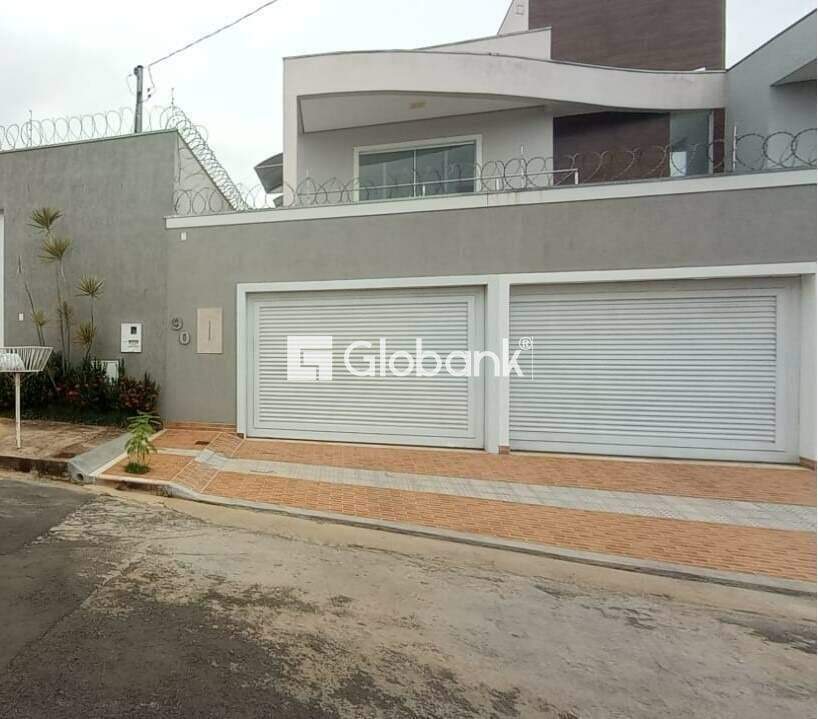Casa 5 quartos à venda Sapucaia 350m² Montes Claros MG: Fachada