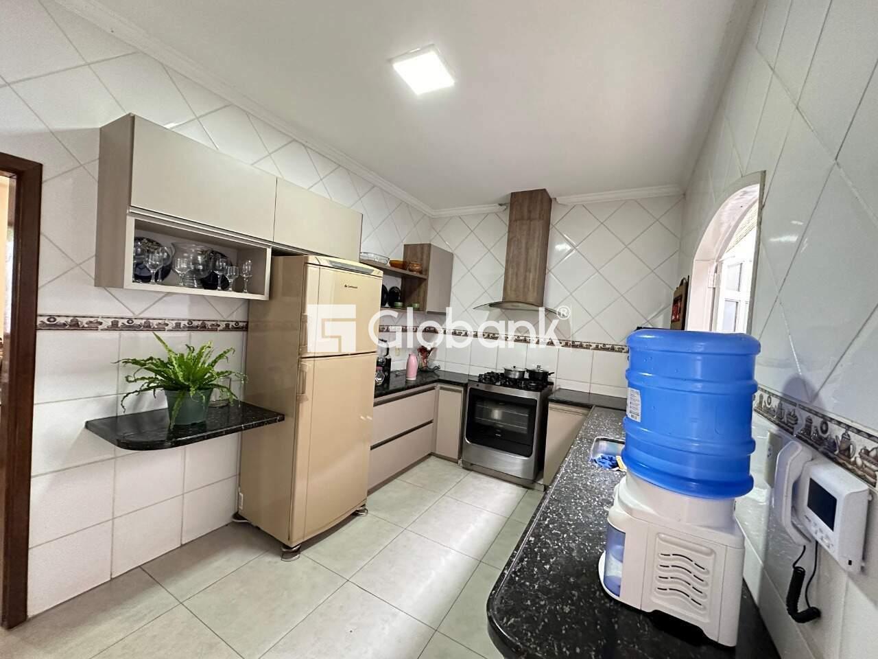 Casa 3 quartos à venda Edgar Pereira 270m² Montes Claros MG: Cozinha