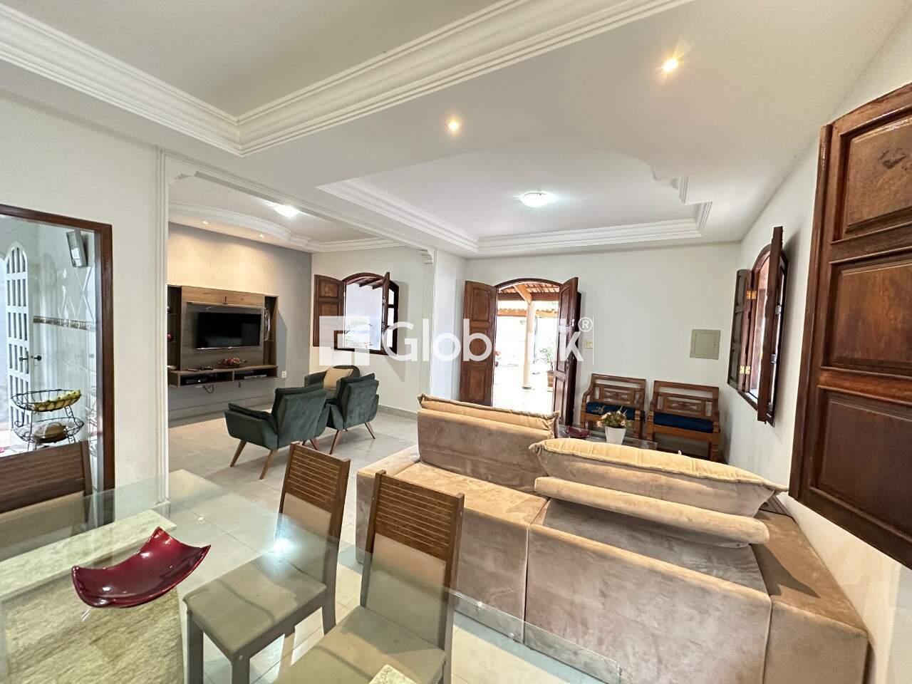 Casa 3 quartos à venda Edgar Pereira 270m² Montes Claros MG: sala para 3 ambientes