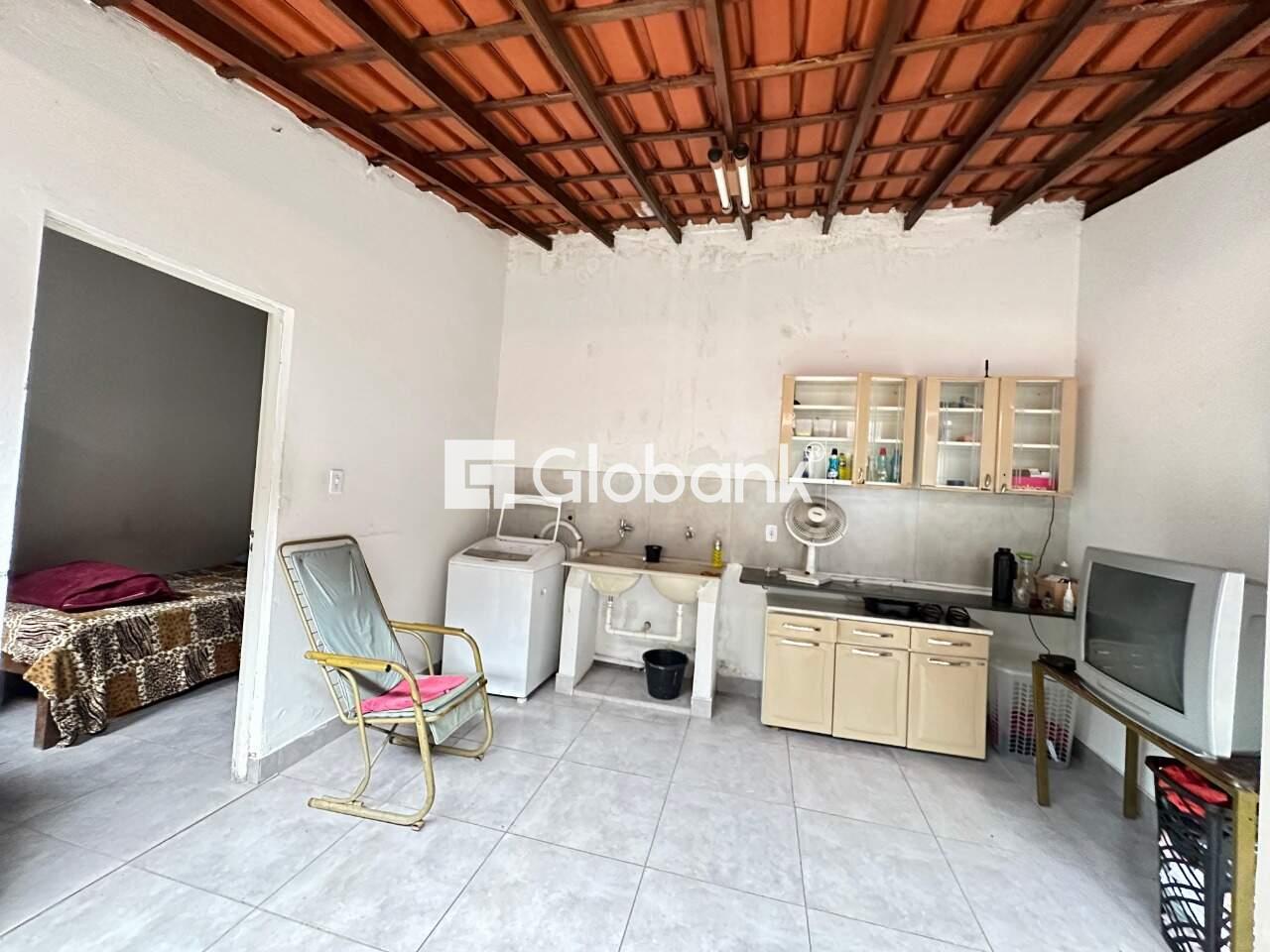 Casa 3 quartos à venda Edgar Pereira 270m² Montes Claros MG: rea de servi o