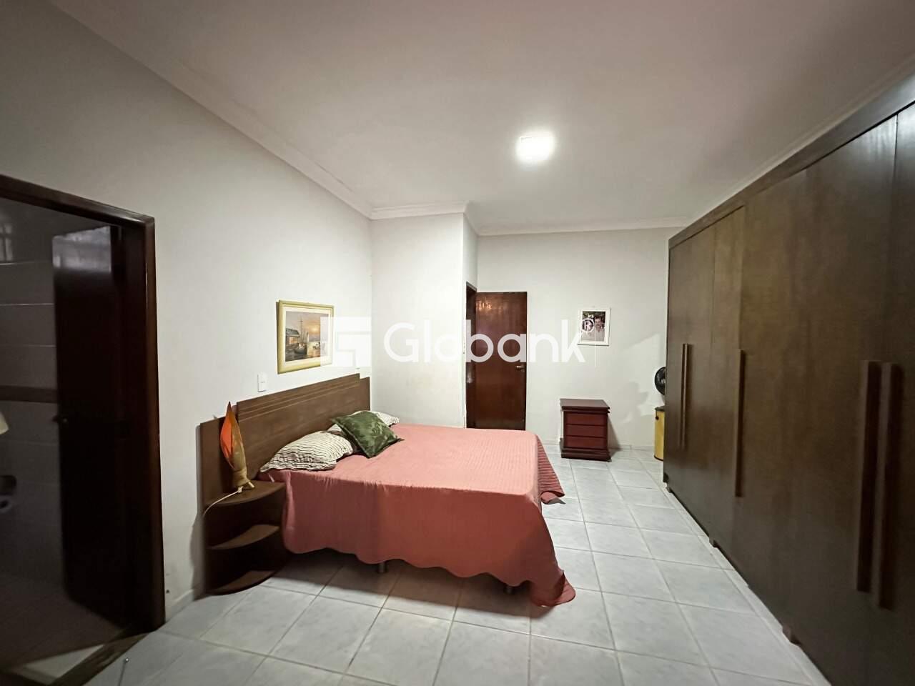 Casa 3 quartos à venda Edgar Pereira 270m² Montes Claros MG: quarto 3