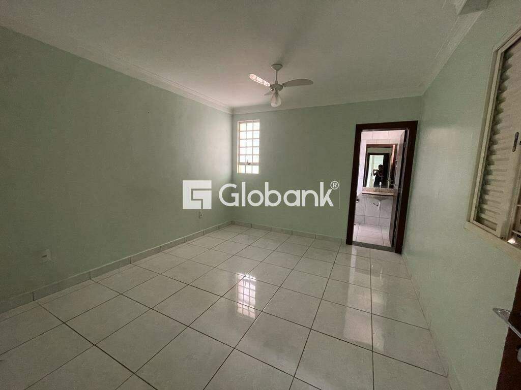 Casa 3 quartos à venda Major Prates 280m² Montes Claros MG: Dormit rio-Su te