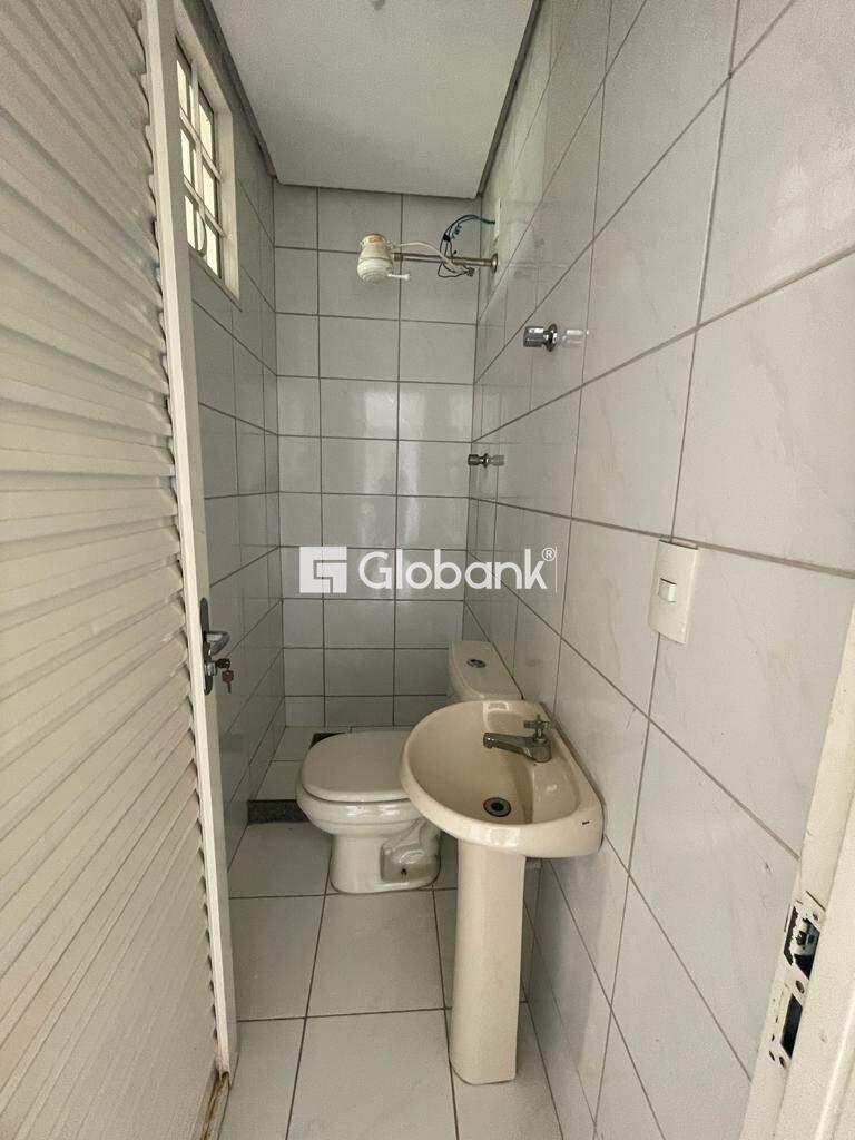 Apartamento 4 quartos à venda Major Prates 165m² Montes Claros MG: Banheiro social da  rea  de servi o