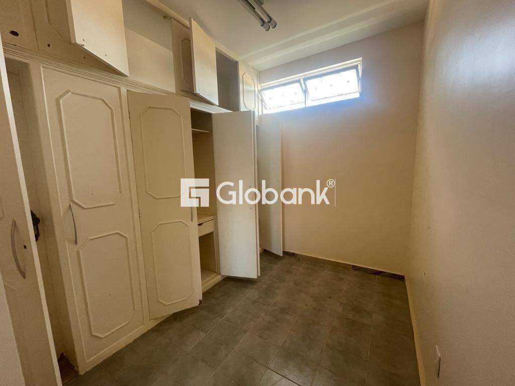 Casa 4 quartos à venda Morada do Sol 390m² Montes Claros MG: Su te