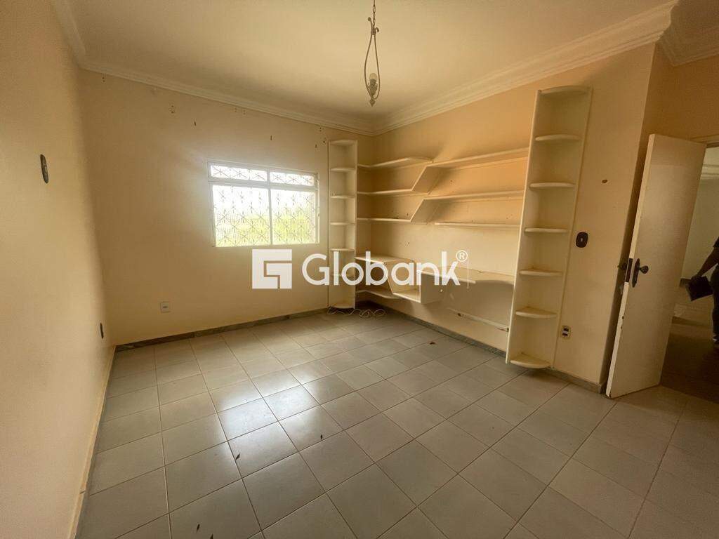 Casa 4 quartos à venda Morada do Sol 390m² Montes Claros MG: Su te