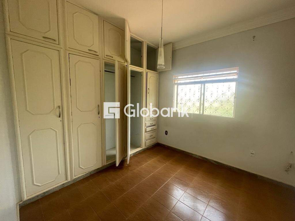 Casa 4 quartos à venda Morada do Sol 390m² Montes Claros MG: Quarto
