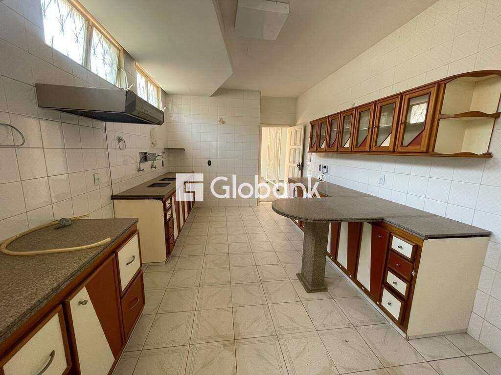 Casa 4 quartos à venda Morada do Sol 390m² Montes Claros MG: Cozinha planejada