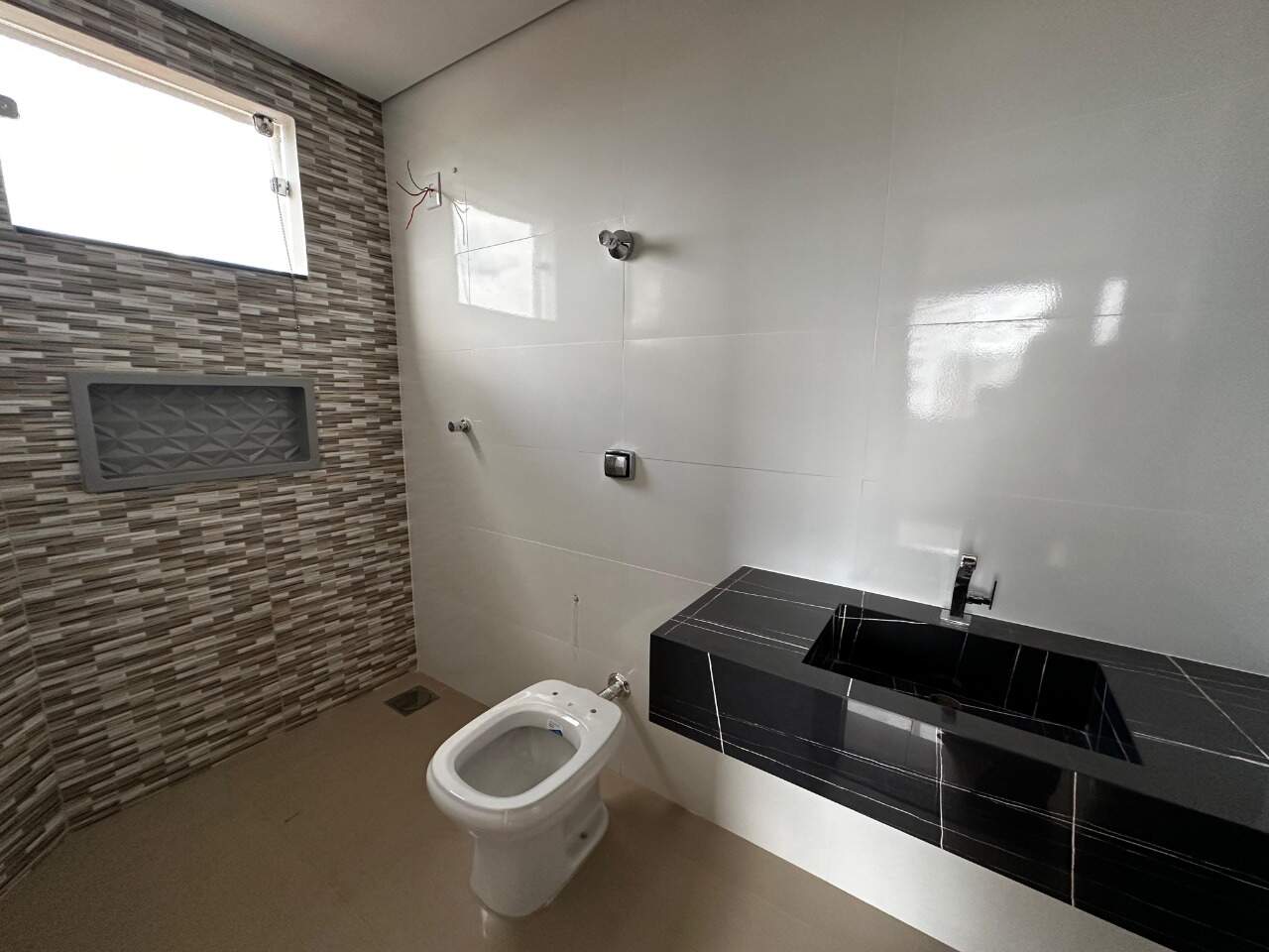 Apartamento 2 quartos para aluguel Cândida Câmara 70m² Montes Claros MG: Banheiro Social