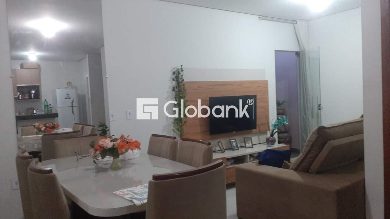 Casa 3 quartos à venda Belvedere 110m² Montes Claros MG: Sala em L