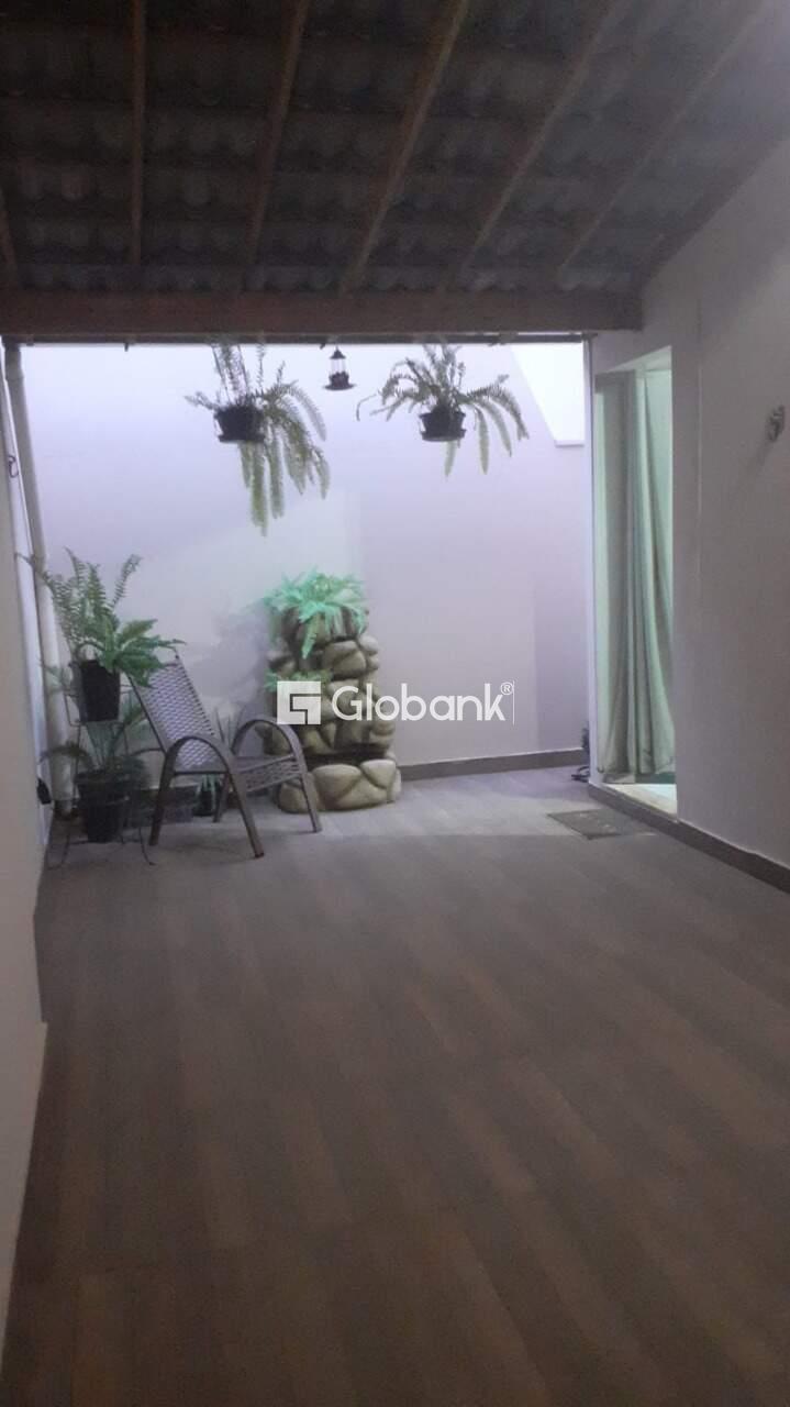 Casa 3 quartos à venda Belvedere 110m² Montes Claros MG: Garagem