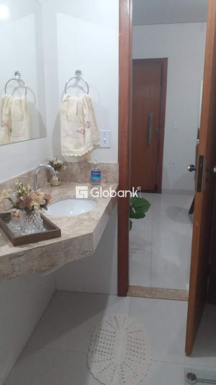 Casa 3 quartos à venda Belvedere 110m² Montes Claros MG: Lavabo