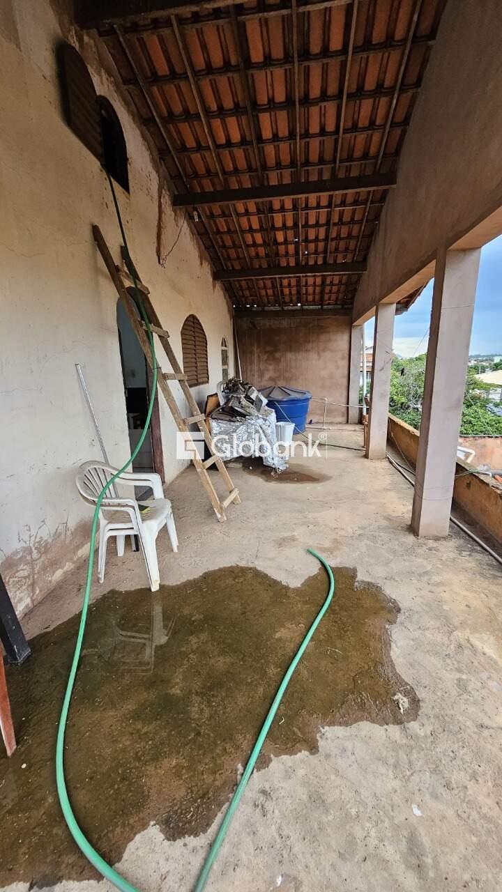 Casa 6 quartos à venda Jardim Palmeiras 0m² Montes Claros MG: rea de Servi o