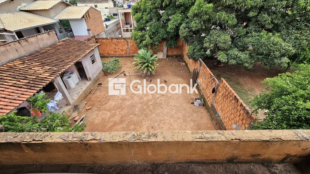 Casa 6 quartos à venda Jardim Palmeiras 0m² Montes Claros MG: Quintal amplo