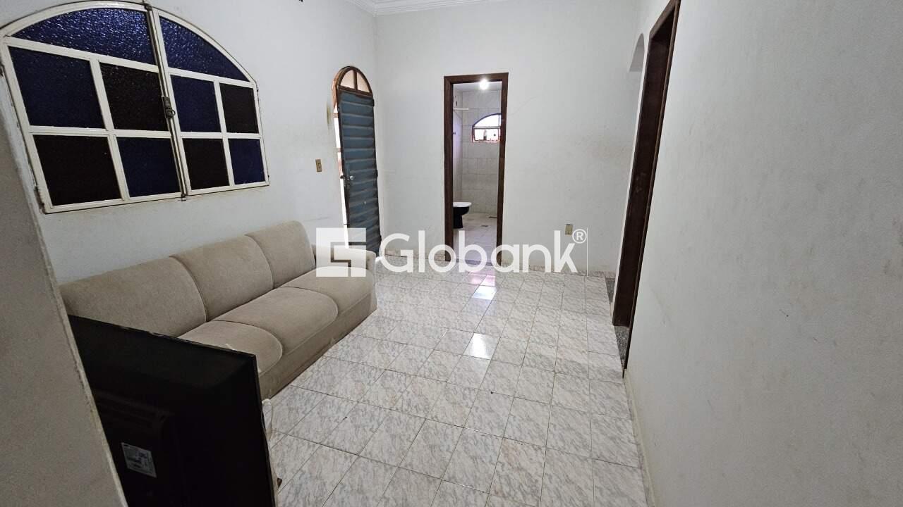 Casa 6 quartos à venda Jardim Palmeiras 0m² Montes Claros MG: Sala 02