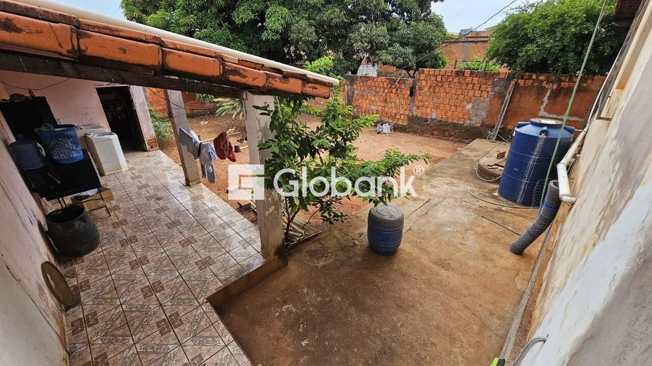 Casa 6 quartos à venda Jardim Palmeiras 0m² Montes Claros MG: Quintal