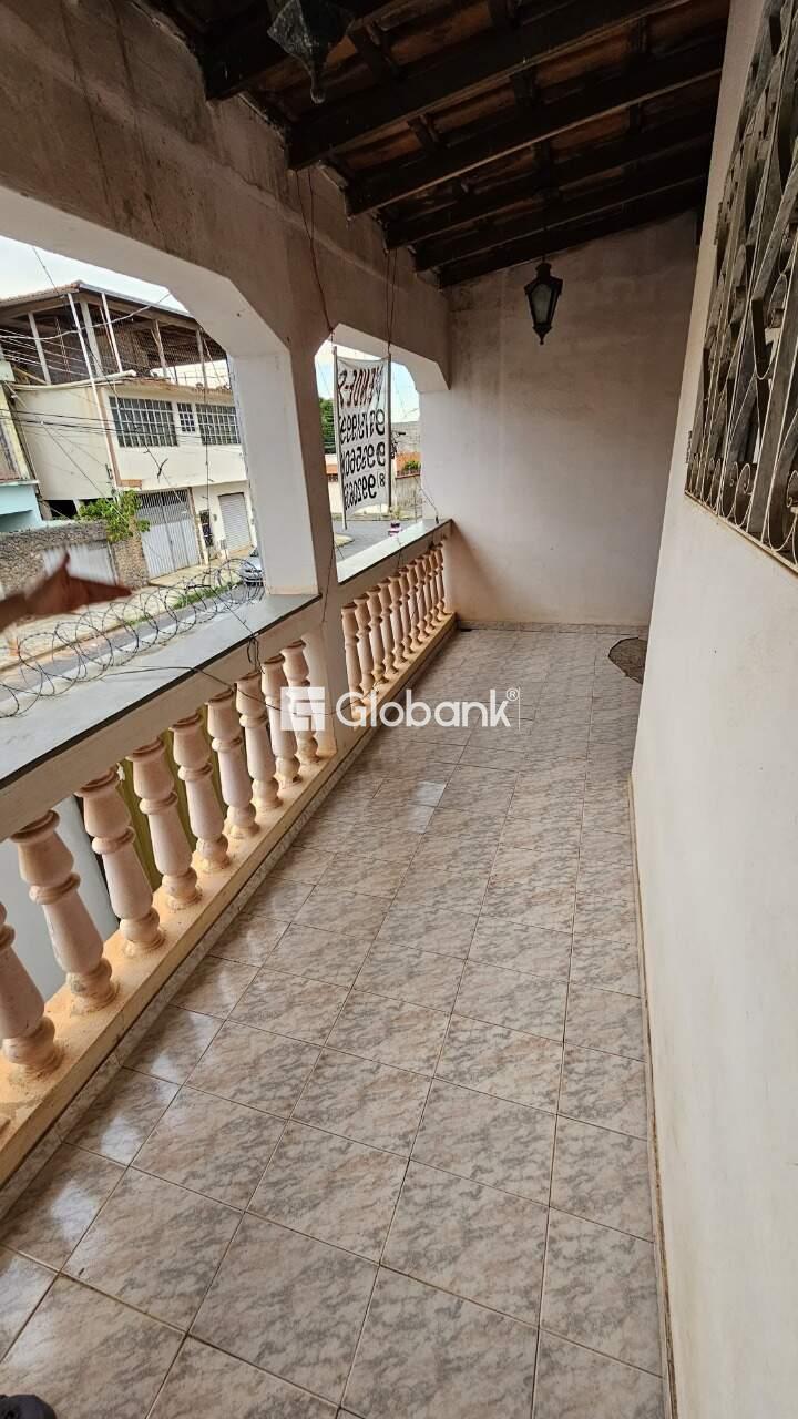 Casa 6 quartos à venda Jardim Palmeiras 0m² Montes Claros MG: Sacada