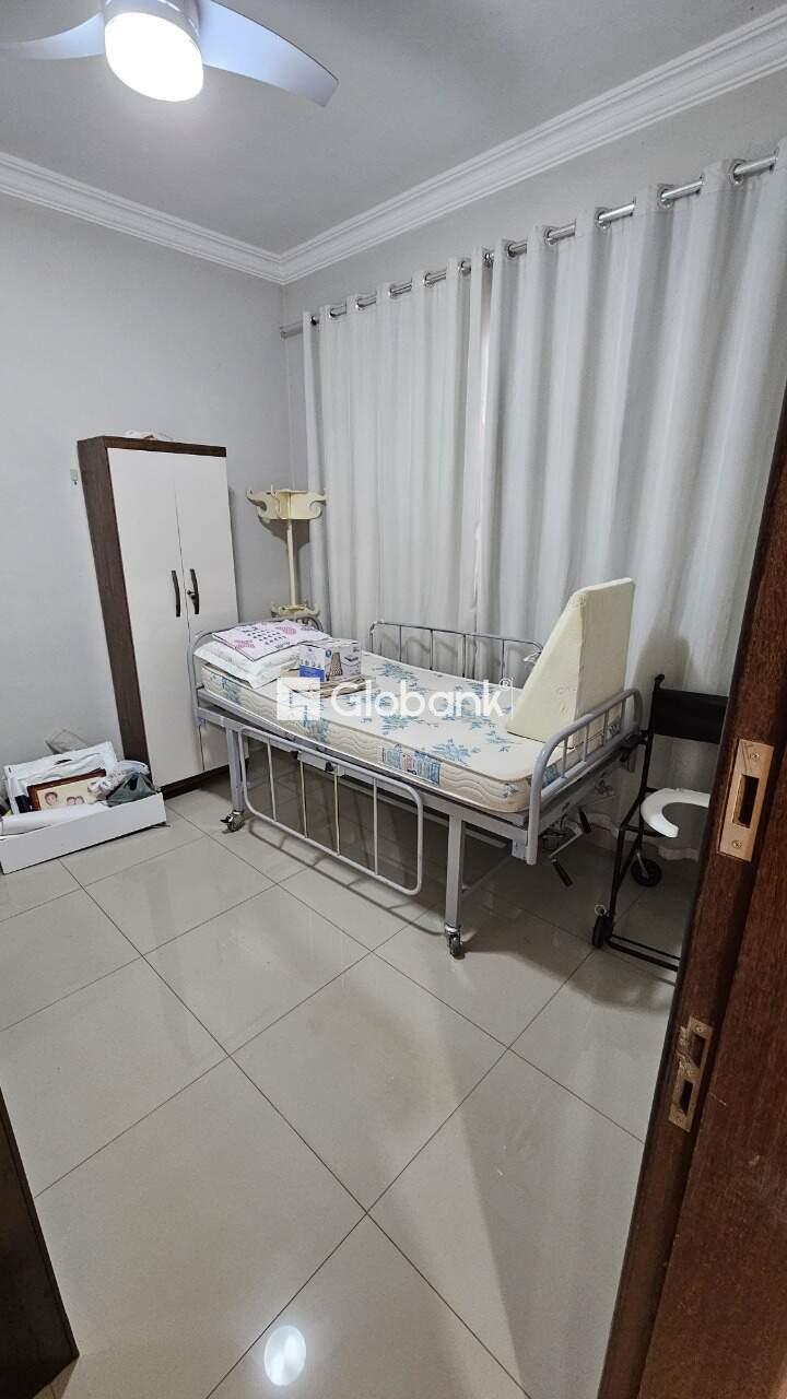 Casa 6 quartos à venda Jardim Palmeiras 0m² Montes Claros MG: Dormit rio 3