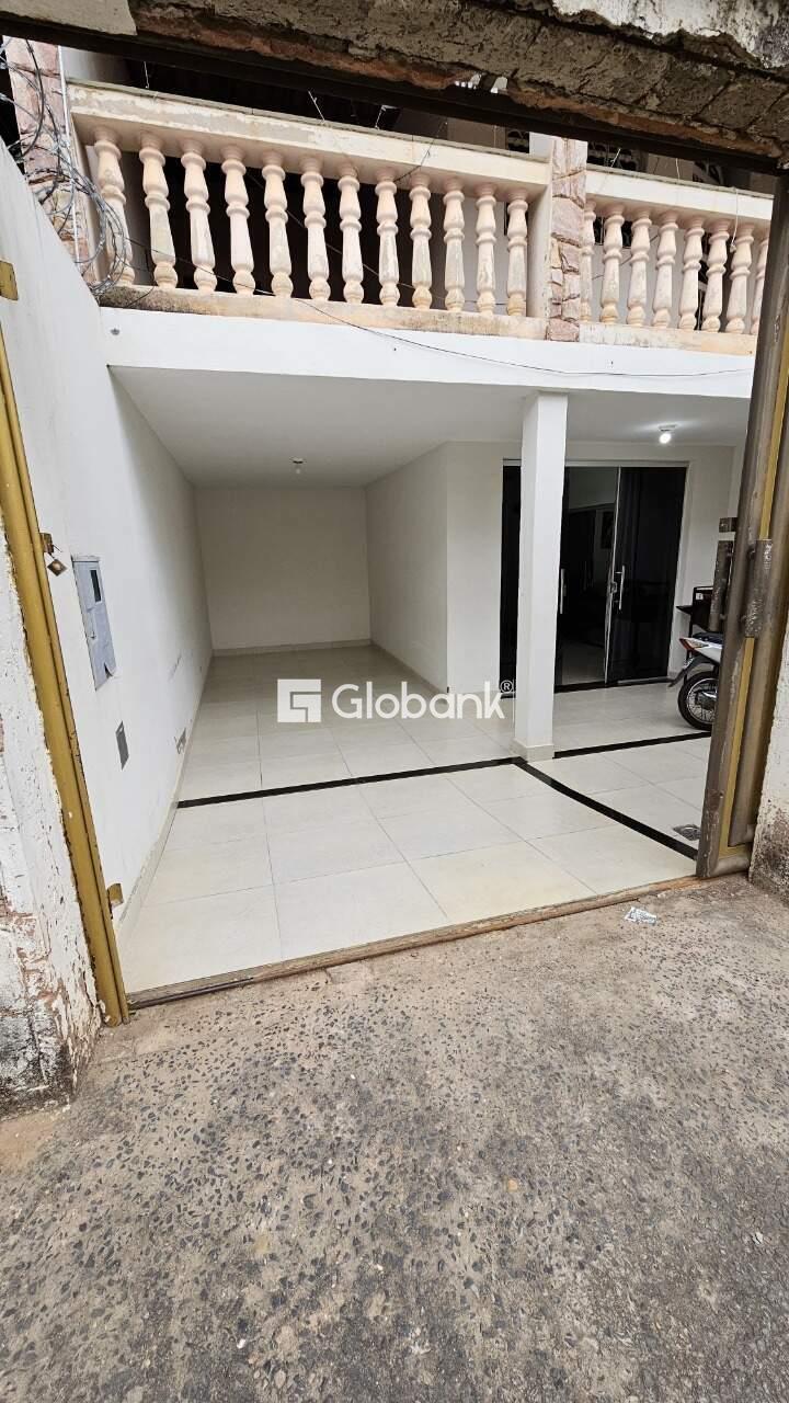 Casa 6 quartos à venda Jardim Palmeiras 0m² Montes Claros MG: Garagem