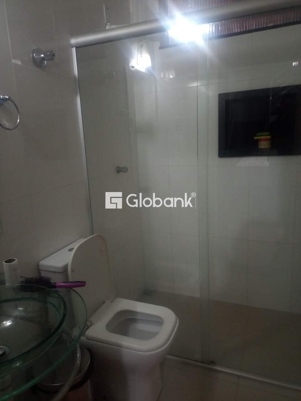 Casa 6 quartos à venda Jardim Palmeiras 0m² Montes Claros MG: Banheiro Social