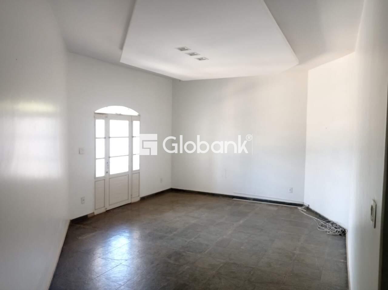 Casa 3 quartos à venda Jaraguá 300m² Montes Claros MG: Sala
