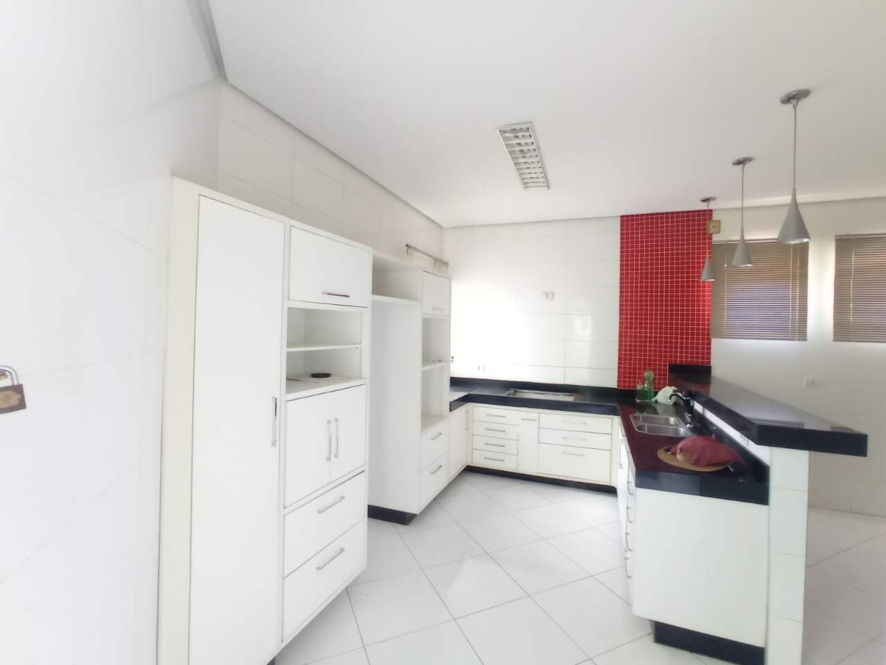 Casa 3 quartos à venda Jaraguá 300m² Montes Claros MG: Cozinha