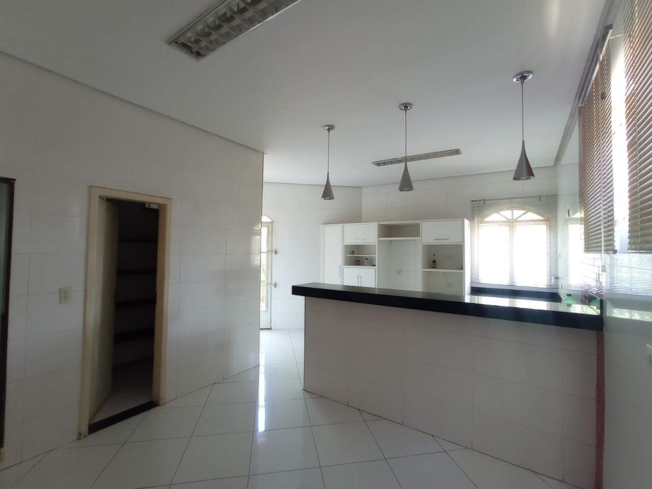 Casa 3 quartos à venda Jaraguá 300m² Montes Claros MG: Cozinha