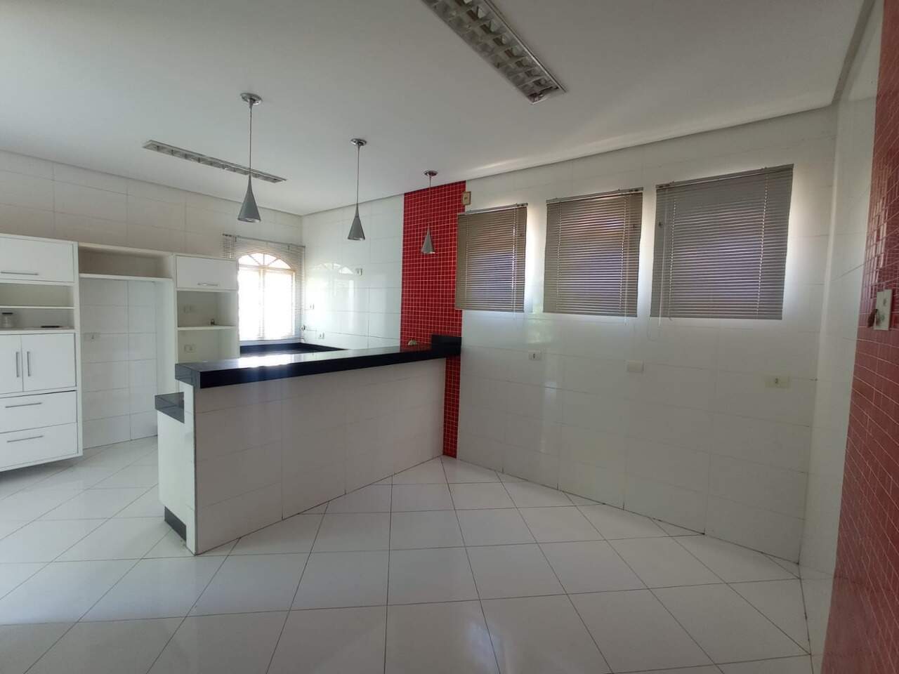 Casa 3 quartos à venda Jaraguá 300m² Montes Claros MG: Cozinha