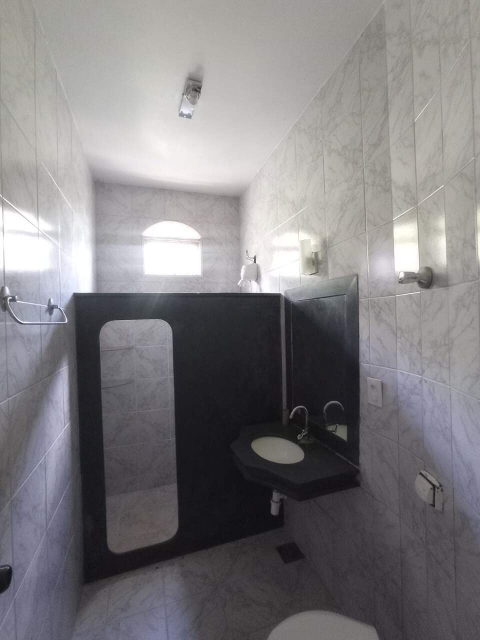 Casa 3 quartos à venda Jaraguá 300m² Montes Claros MG: Banheiro social