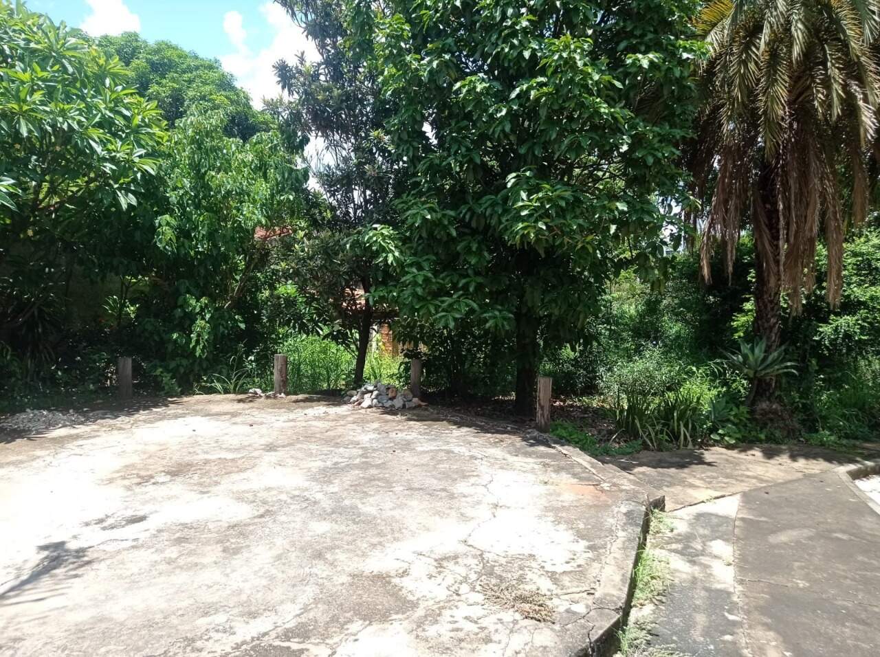 Casa 3 quartos à venda Jaraguá 300m² Montes Claros MG: Quintal