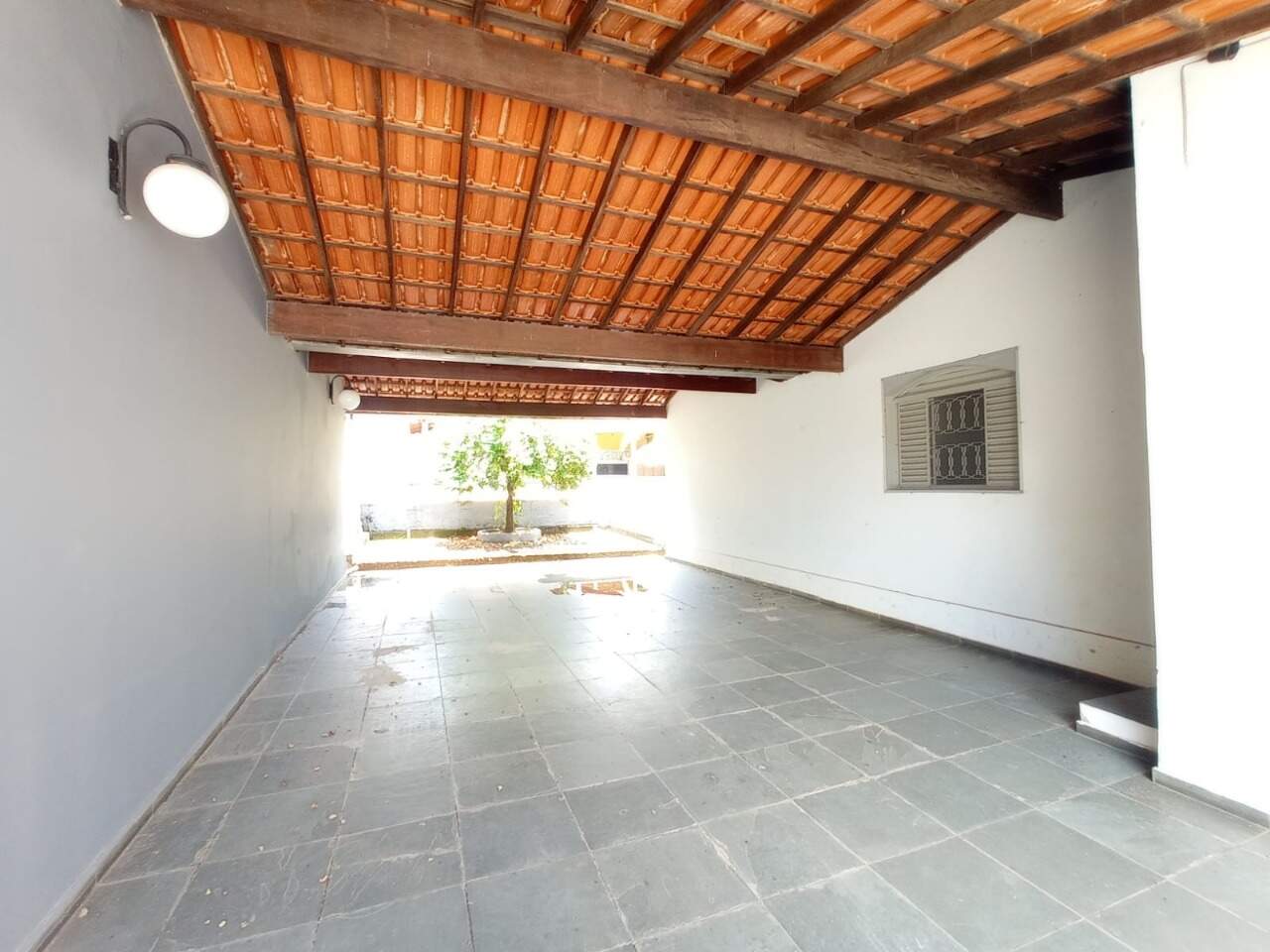 Casa 3 quartos à venda Jaraguá 300m² Montes Claros MG: Varanda