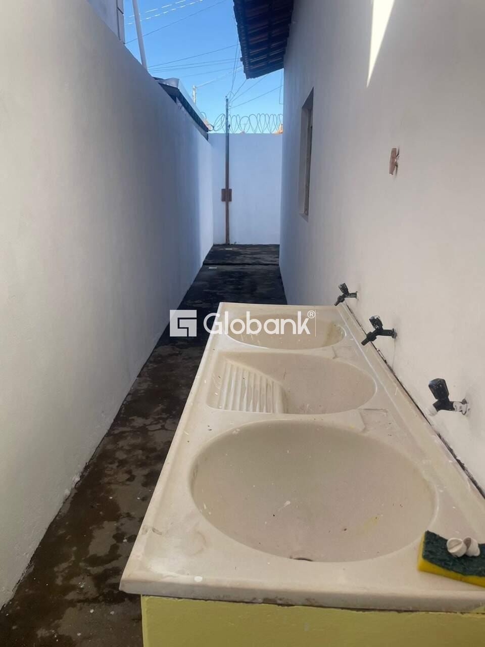 Casa 3 quartos à venda Planalto 70m² Montes Claros MG: REA DE SERVI O