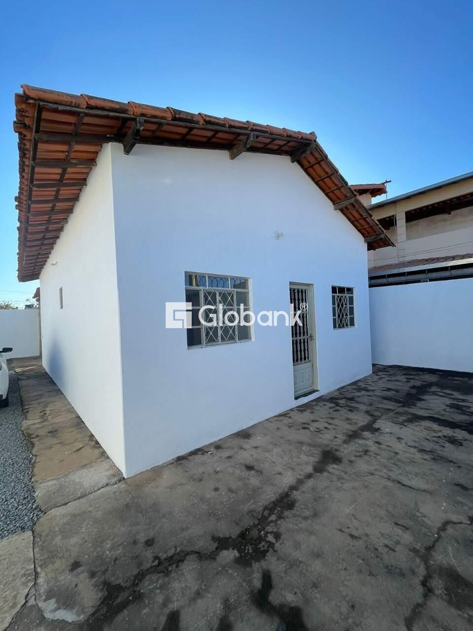Casa 3 quartos à venda Planalto 70m² Montes Claros MG: QUINTAL FRENTE