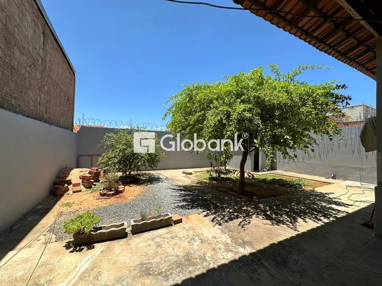 Casa 3 quartos à venda Cidade Nova 180m² Montes Claros MG: Quintal