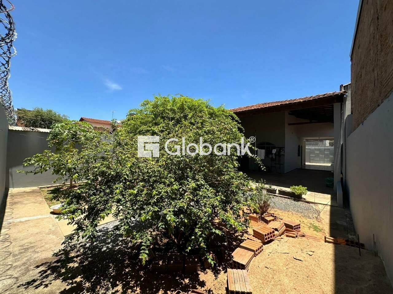 Casa 3 quartos à venda Cidade Nova 180m² Montes Claros MG: Quintal