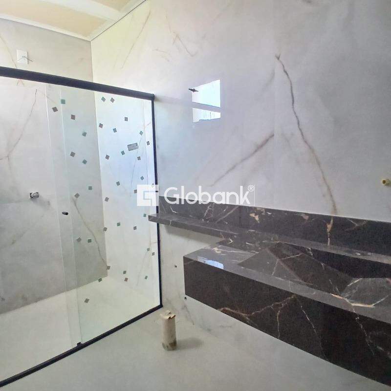 Casa 4 quartos à venda Ibituruna 200m² Montes Claros MG: 