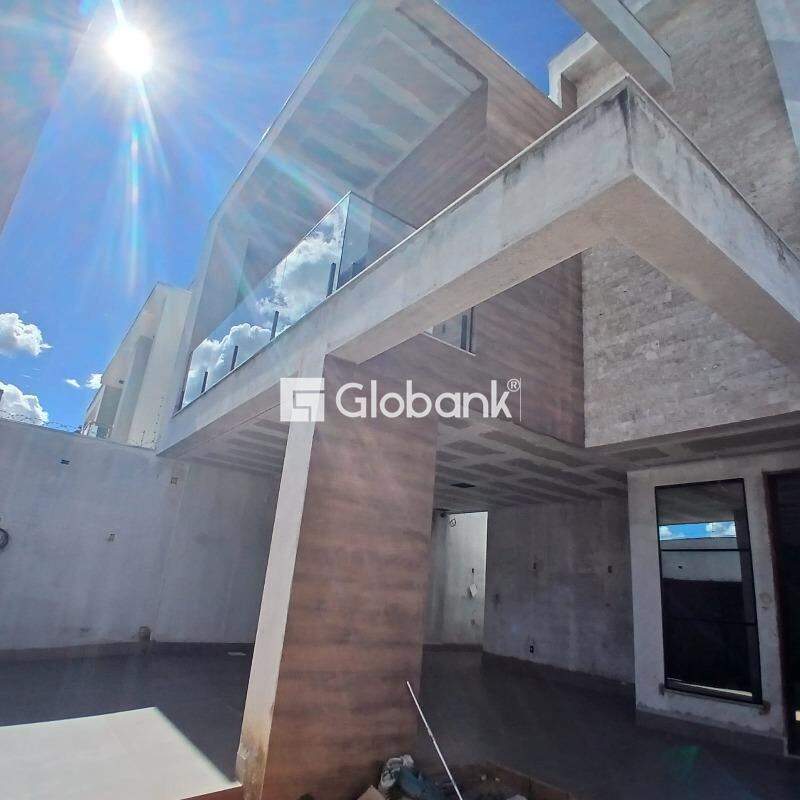 Casa 4 quartos à venda Ibituruna 200m² Montes Claros MG: 