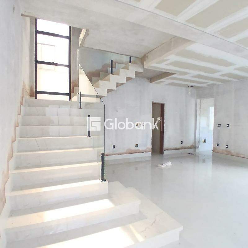 Casa 4 quartos à venda Ibituruna 200m² Montes Claros MG: 