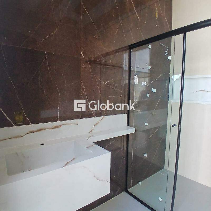 Casa 4 quartos à venda Ibituruna 200m² Montes Claros MG: 