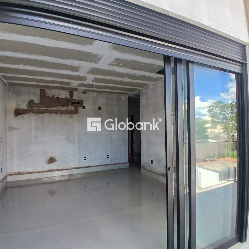 Casa 4 quartos à venda Ibituruna 200m² Montes Claros MG: 