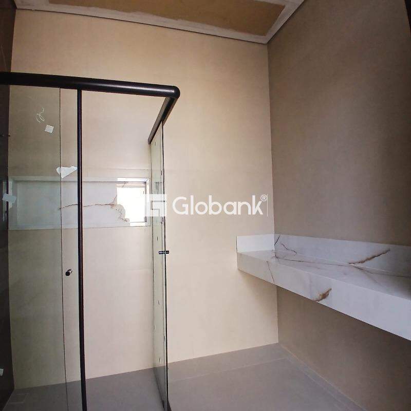Casa 4 quartos à venda Ibituruna 200m² Montes Claros MG: 